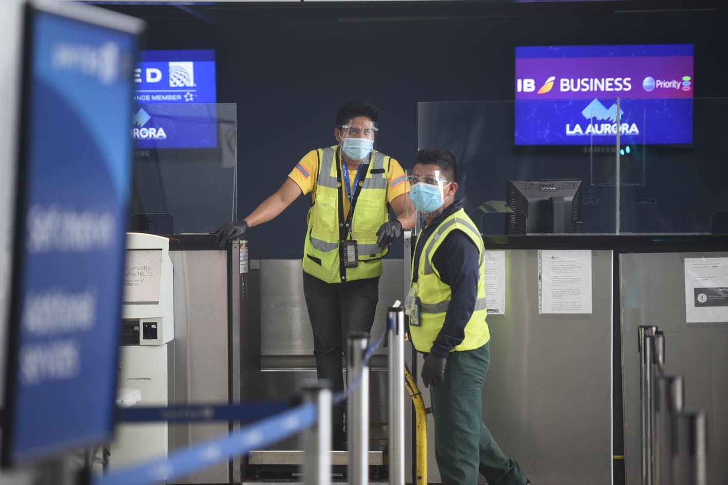 protocolo por Covid-19 en aeropuerto internacional La Aurora