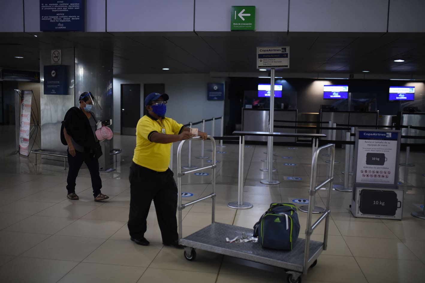 protocolo por Covid-19 en aeropuerto internacional La Aurora