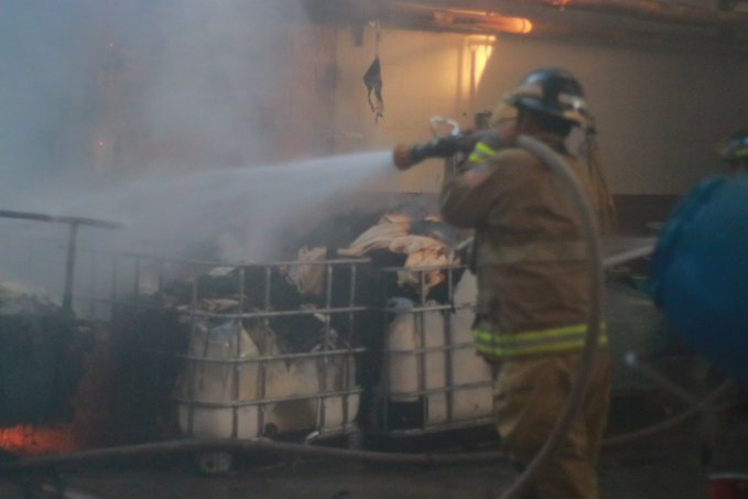 Se incendia fábrica de textiles en ruta al Atlántico