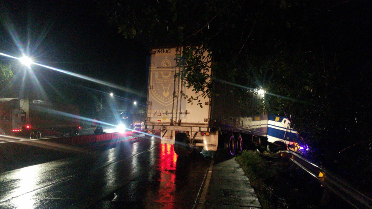 accidente de tráiler en ruta al Pacífico