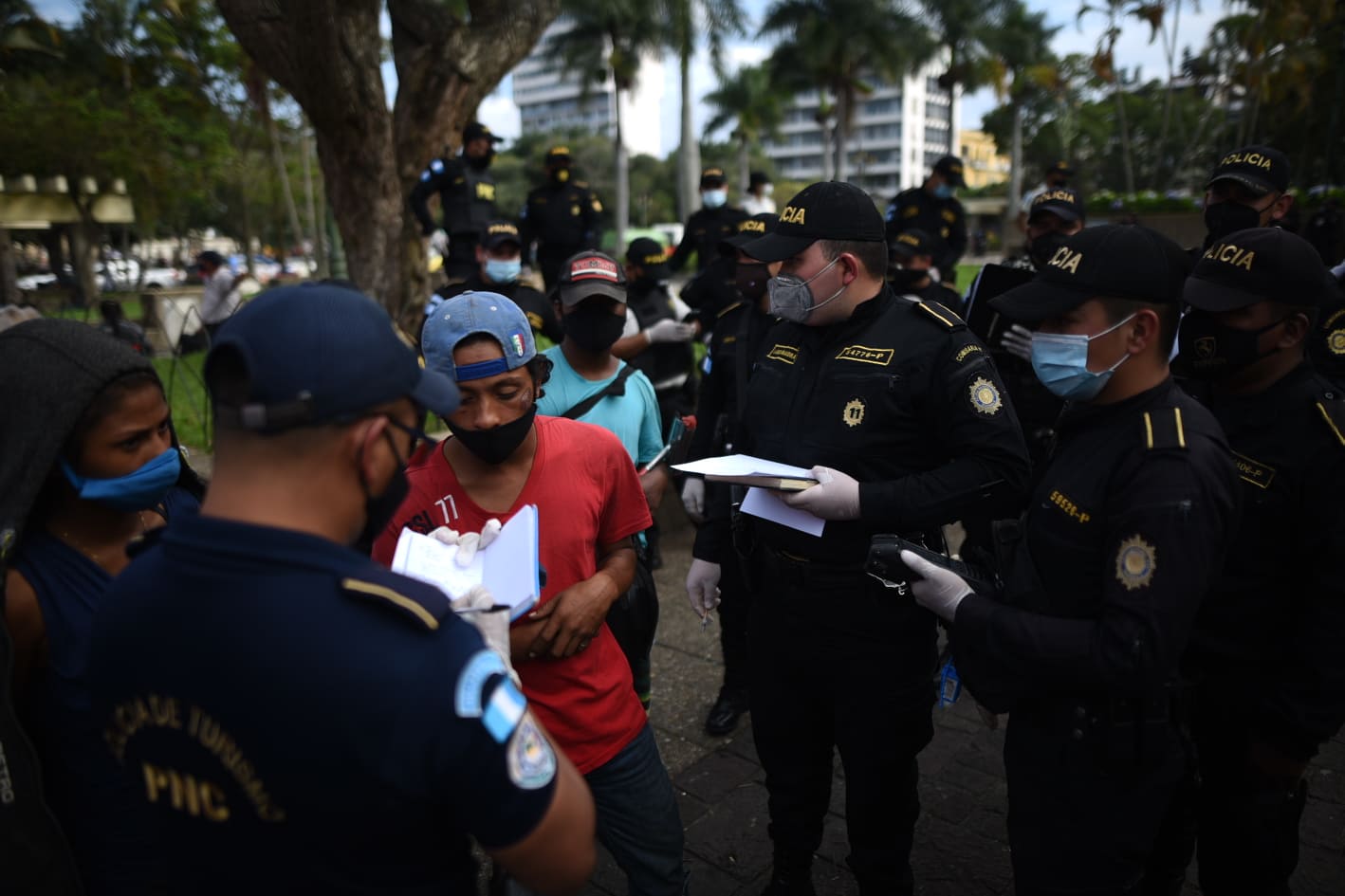 operativos de PNC en Parque Central permiten ubicar a hondureños