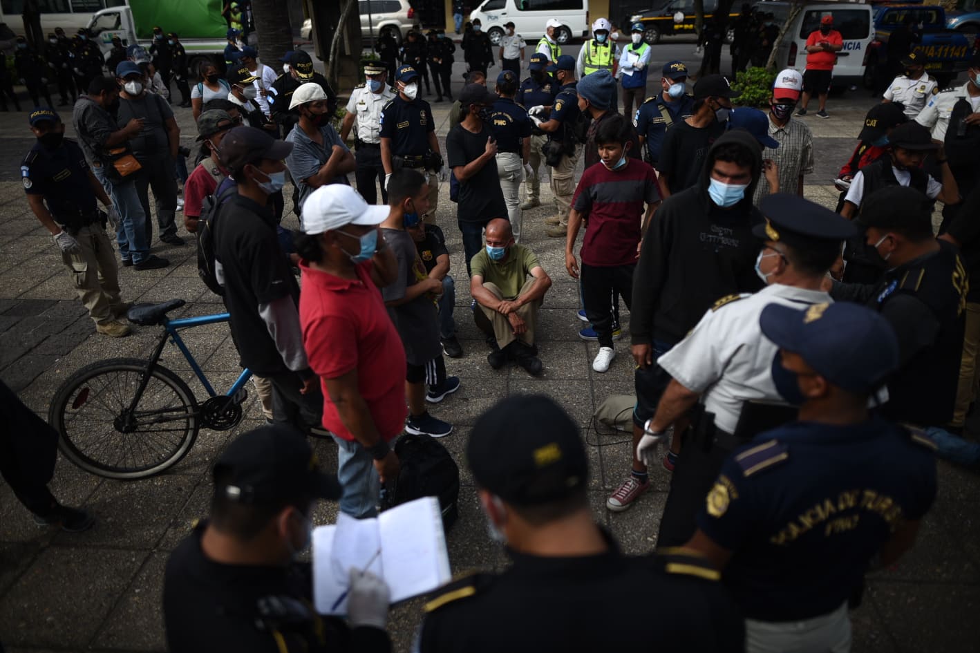 operativos de PNC en Parque Central permiten ubicar a hondureños