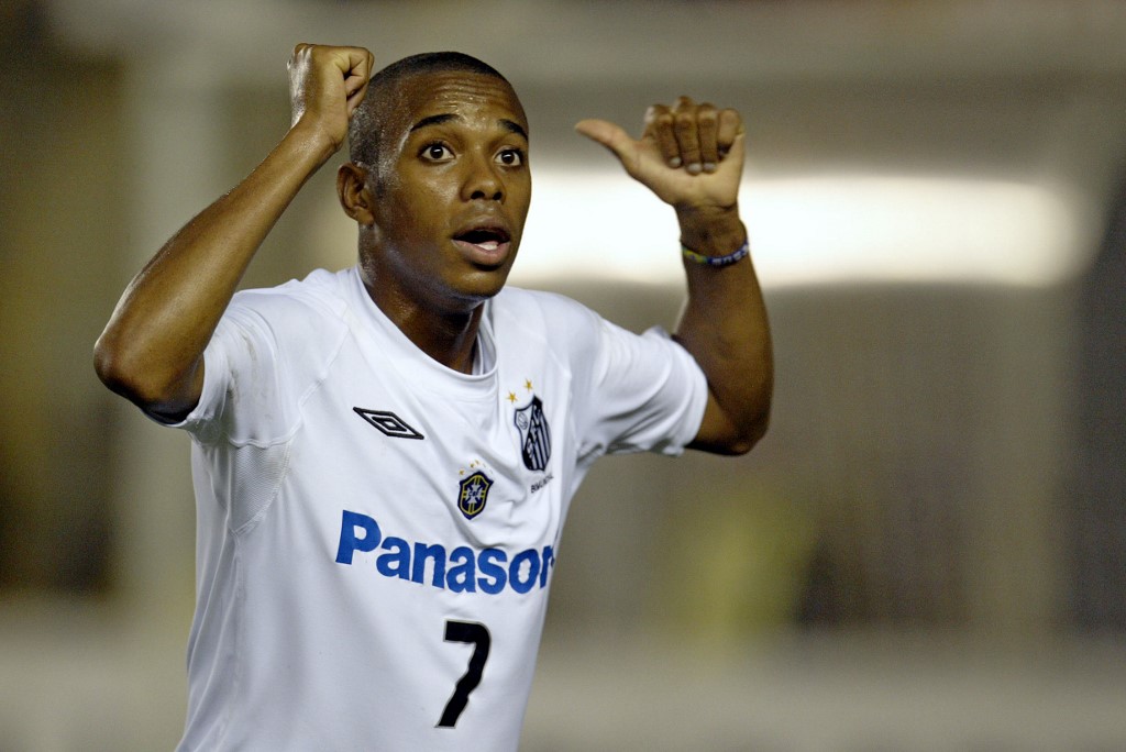 Santos rescinde el contrato de Robinho