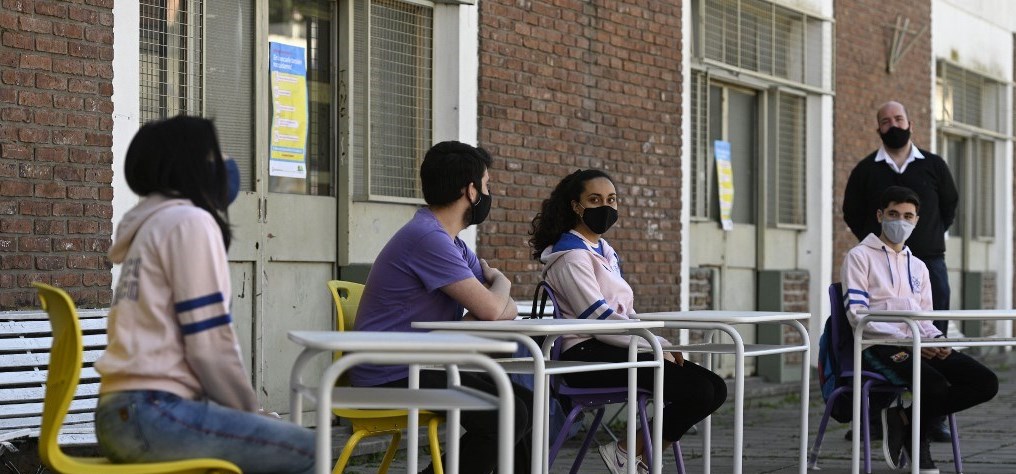 Reabren escuelas en Argentina tras cierre por Covid-19