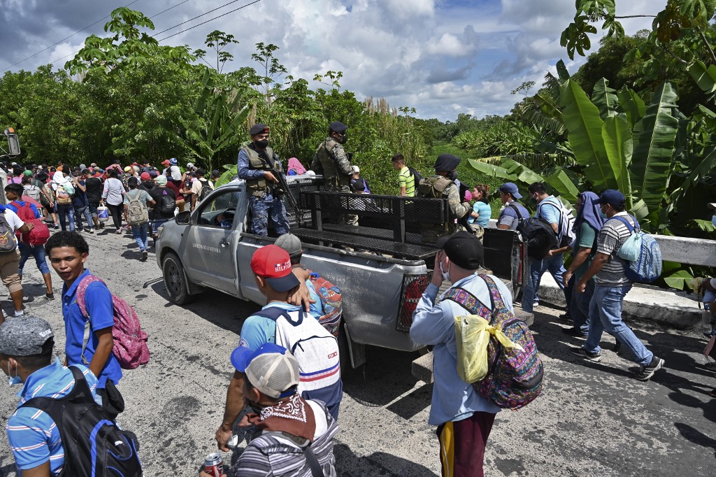 caravana de migrantes de Honduras ingresa a Guatemala