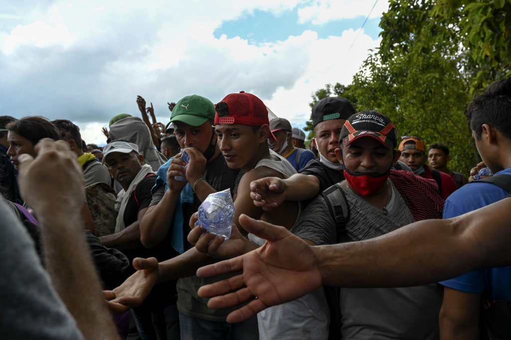 caravana de migrantes de Honduras ingresa a Guatemala