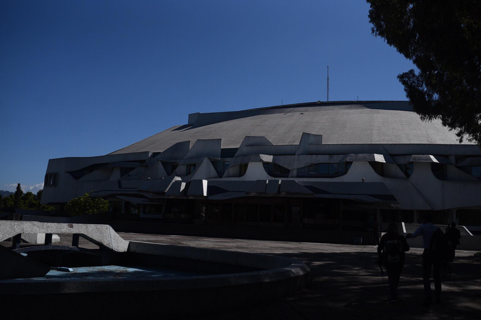 Diputados sesionan en el Teatro Nacional.