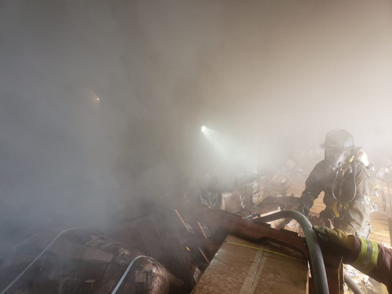 Incendio en la zona 1 de la capital.