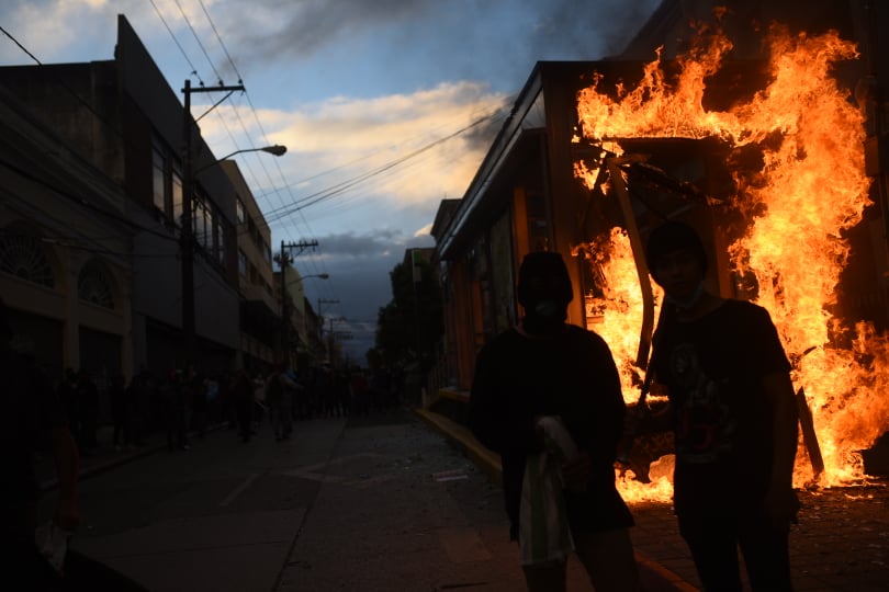 MP investiga hechos violentos durante manifestación.