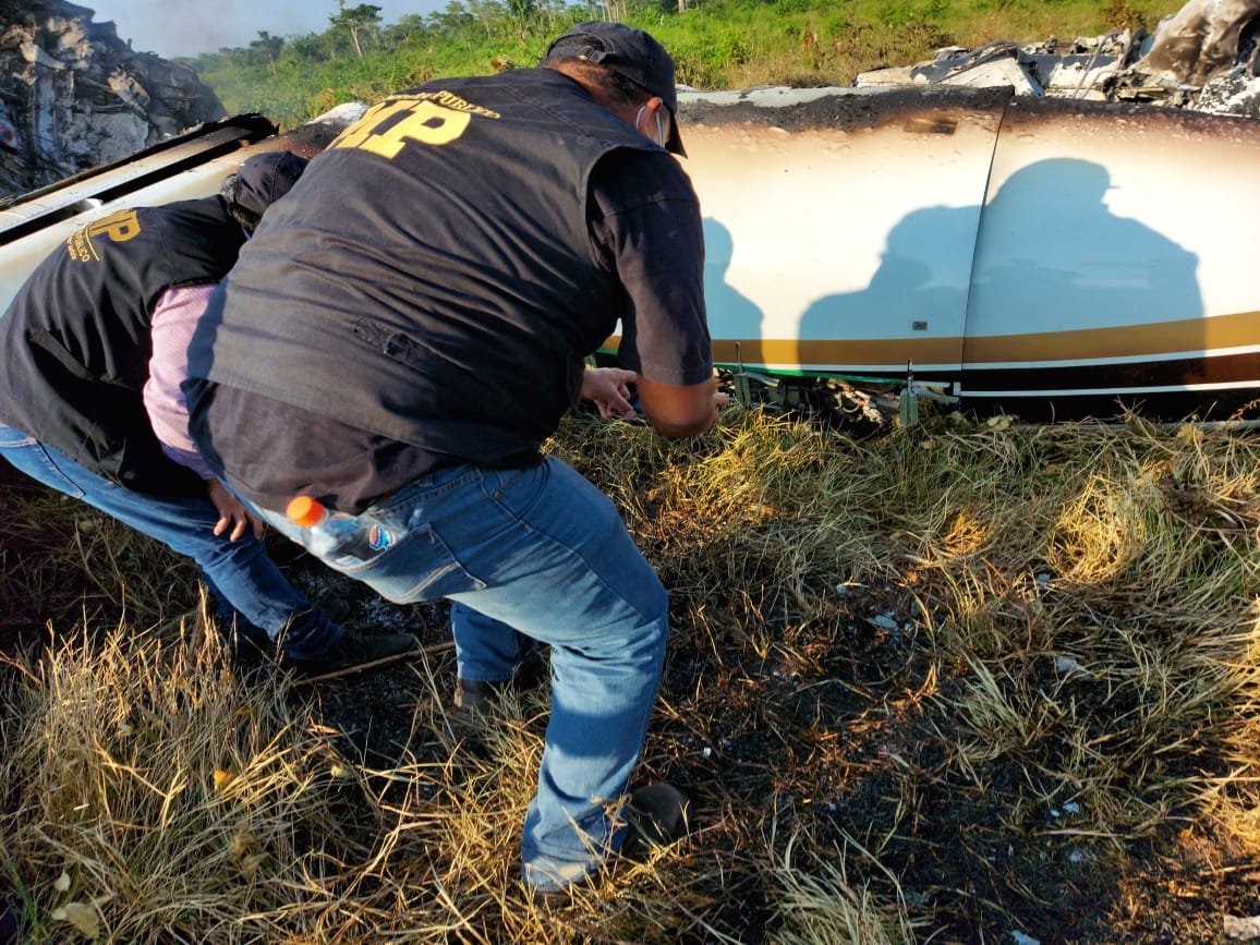 localizan 1.5 toneladas de cocaína en avioneta en Petén