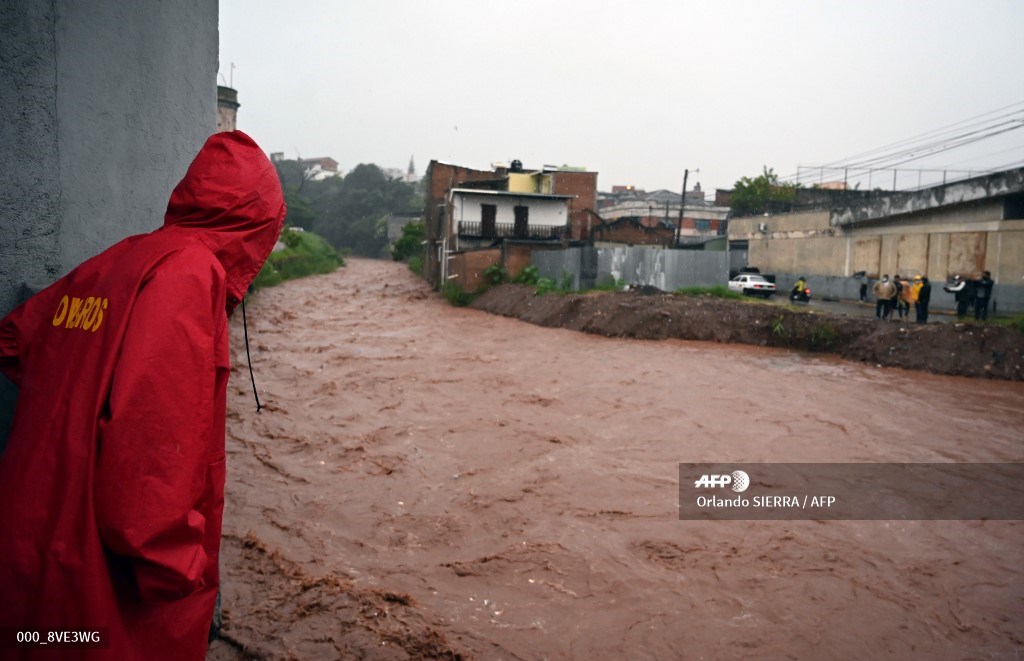 Iota provoca inundaciones en Honduras