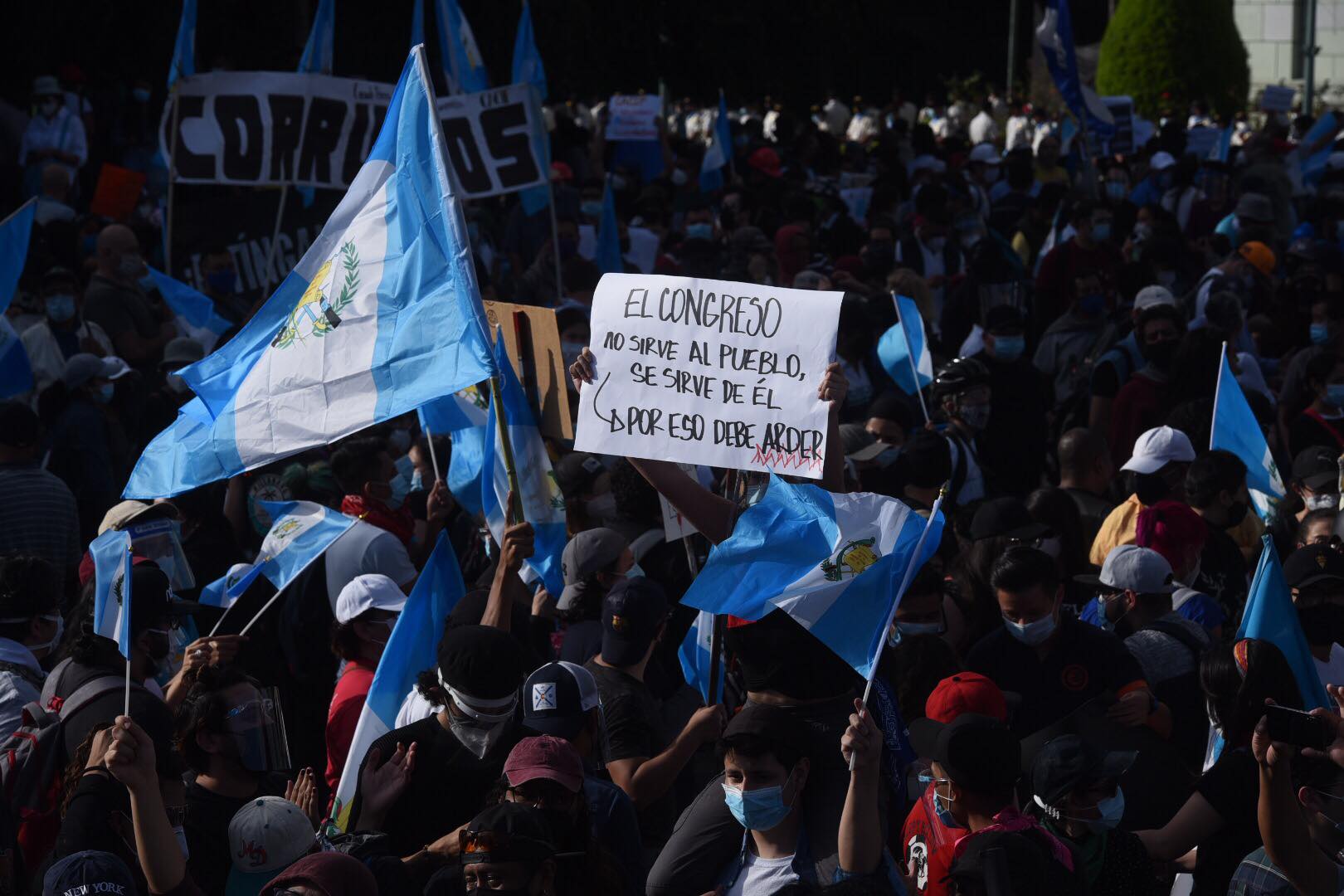 manifestación en la plaza de la Constitución, 28 de noviembre