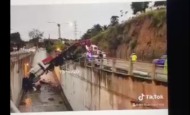 tráiler accidentado en zona 18