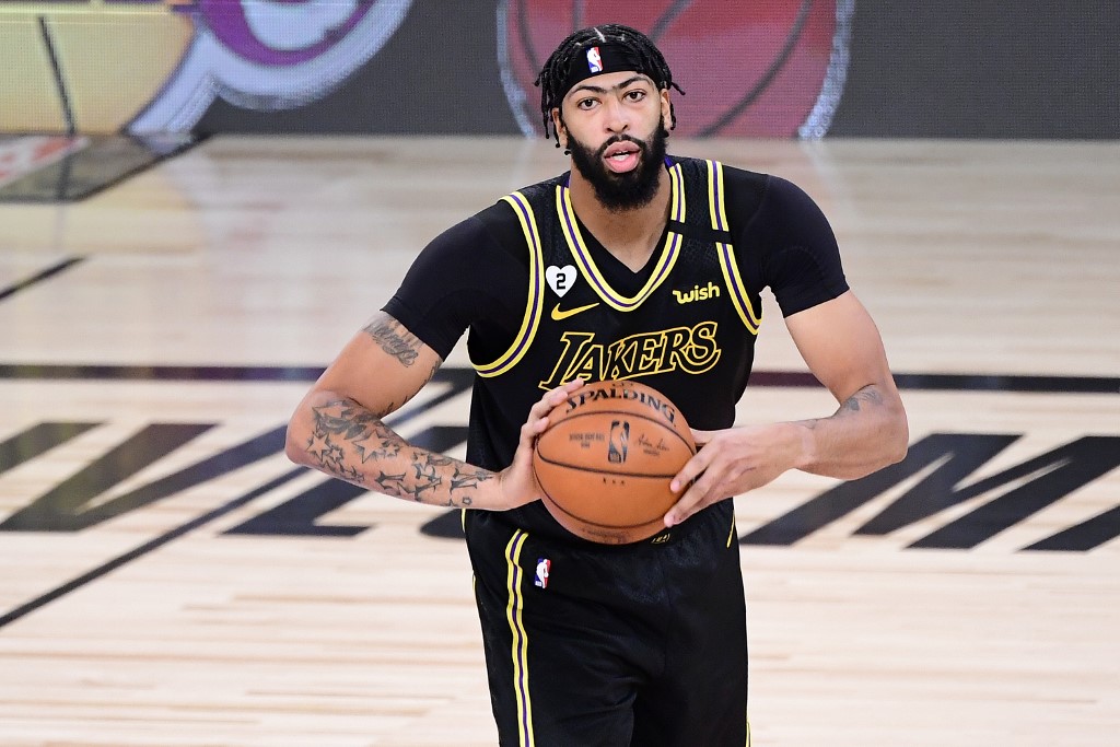 Anthony Davis continuará con los Lakers