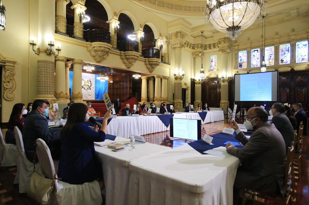 Guillermo Castillo, vicepresidente, encabeza la reunión de seguimiento al acuerdo de desarrollo y paz de San Mateo Ixtatán.