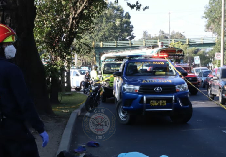 hombre muere tras caer de bus en zona 3