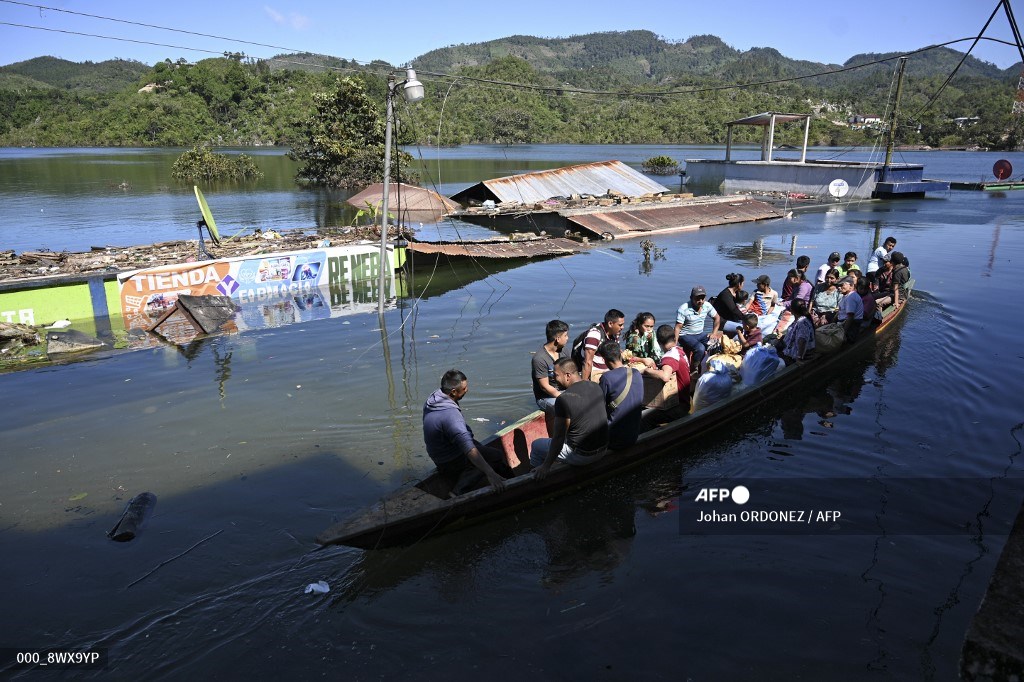 inundación en aldea Campur, Alta Verapaz, por huracanes Eta e Iota