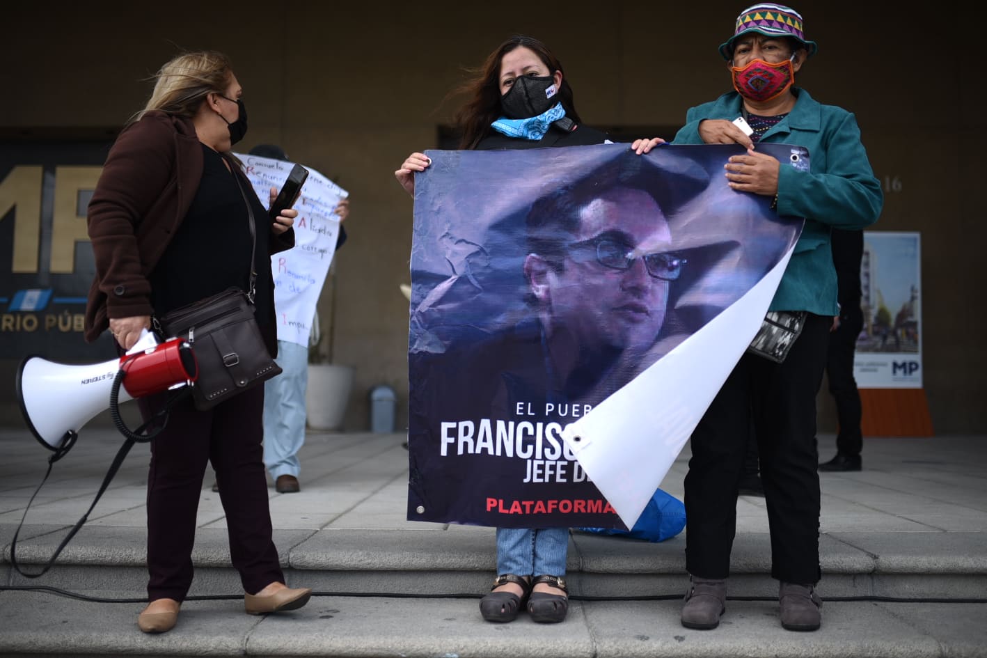 manifestación en el MInisterio Público para exigir la renuncia de la fiscal general Consuelo Porras