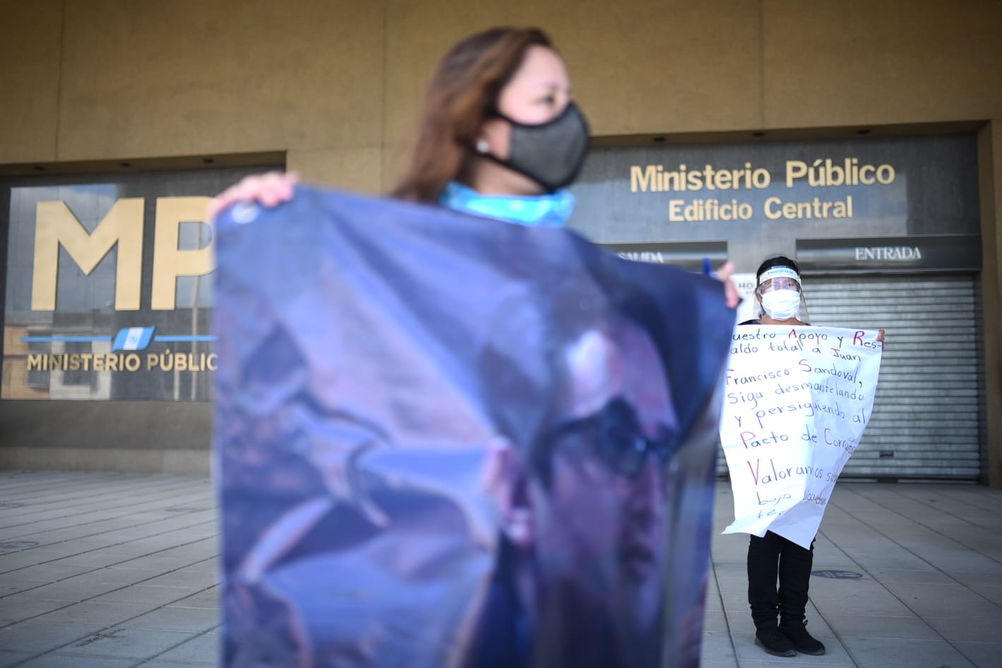 manifestación en el MInisterio Público para exigir la renuncia de la fiscal general Consuelo Porras