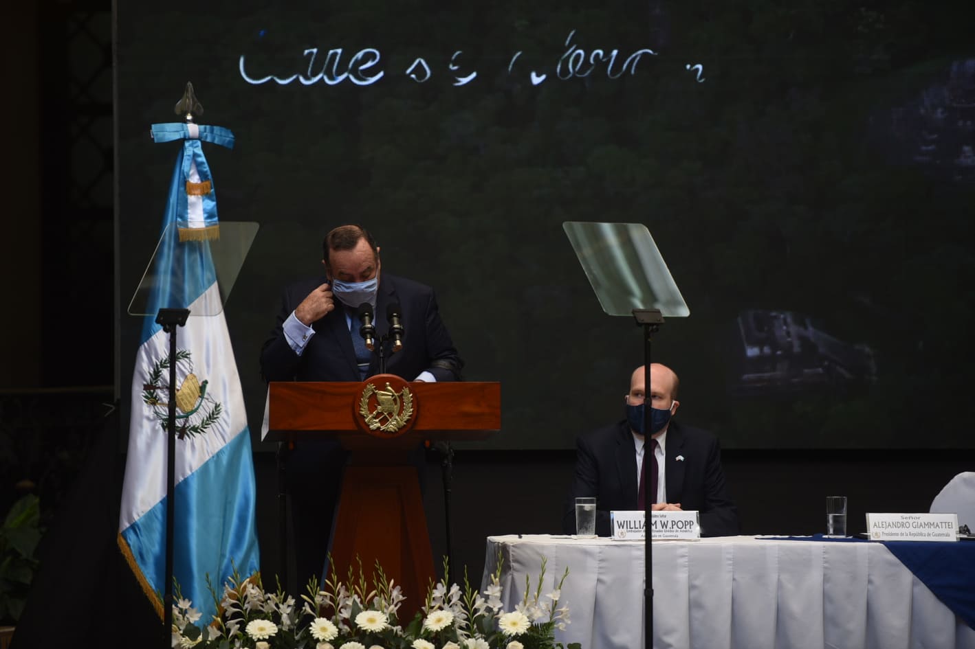 presidente Alejandro Giammattei en acto por día contra la Corrupción