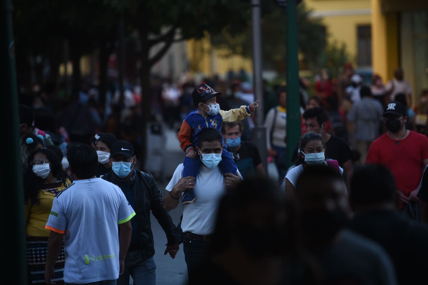 Personas en el Paseo de la Sexta