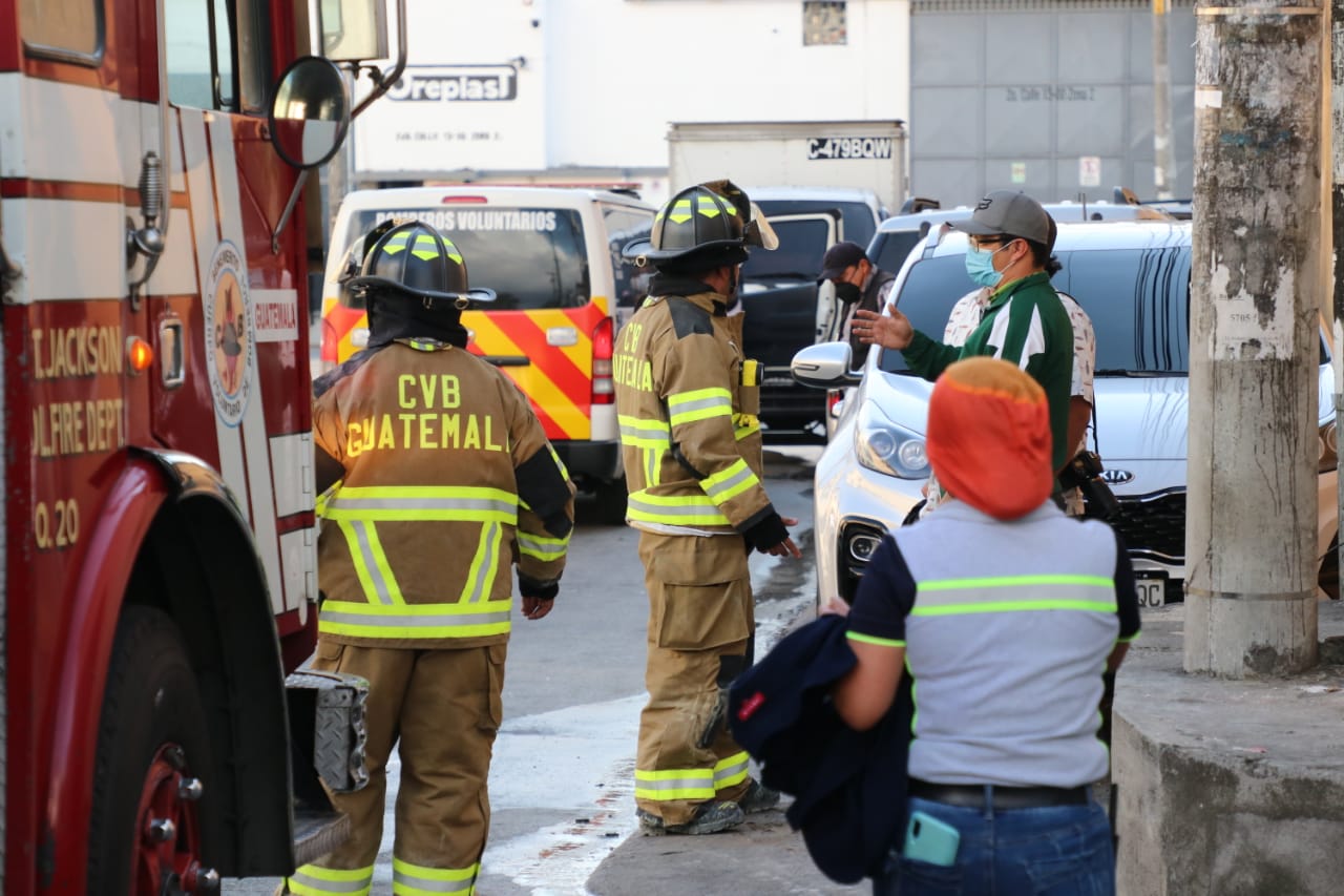 Bomberos Voluntarios cubren emergencia.