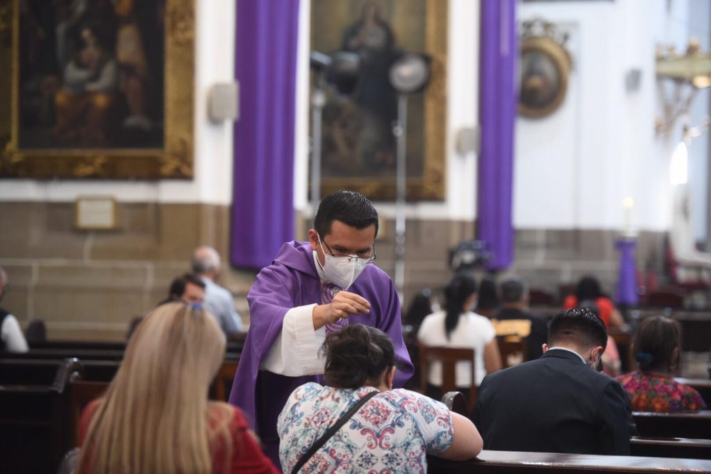 miércoles de ceniza, cruz de ceniza, durante pandemia del Covid-19