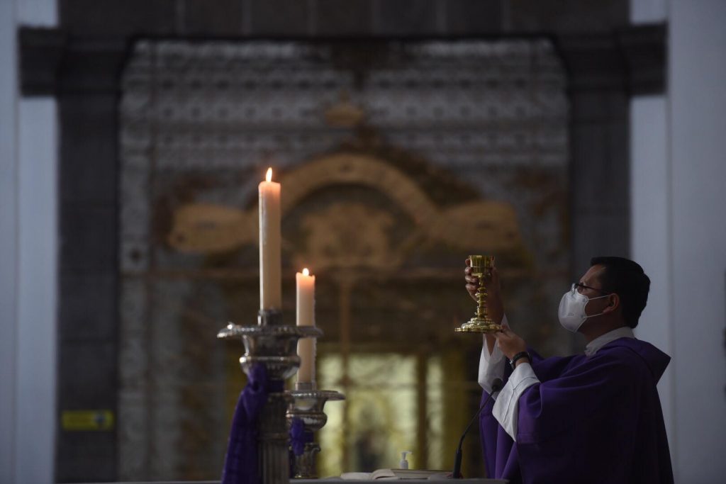 miércoles de ceniza, cruz de ceniza, durante pandemia del Covid-19