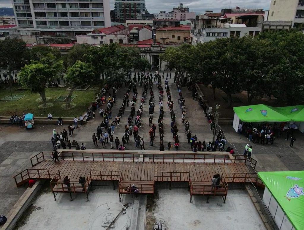 feria de empleo en plaza de la Constitución