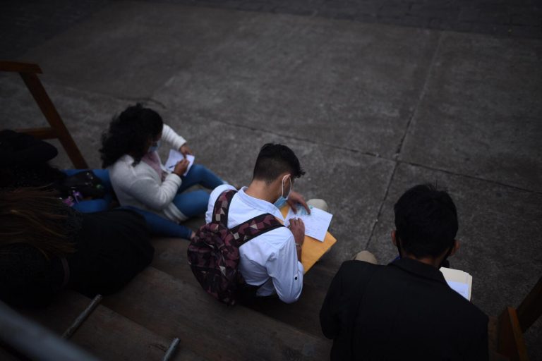 feria de empleo en plaza de la Constitución