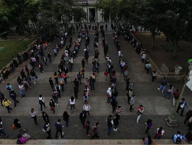 feria de empleo en plaza de la Constitución