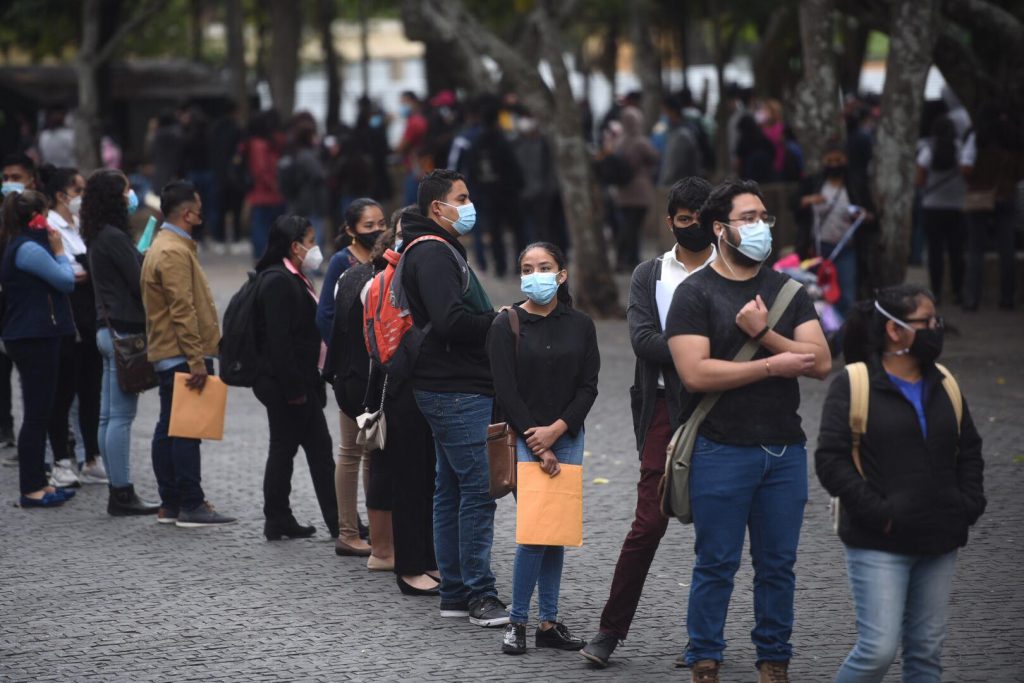 feria de empleo en plaza de la Constitución