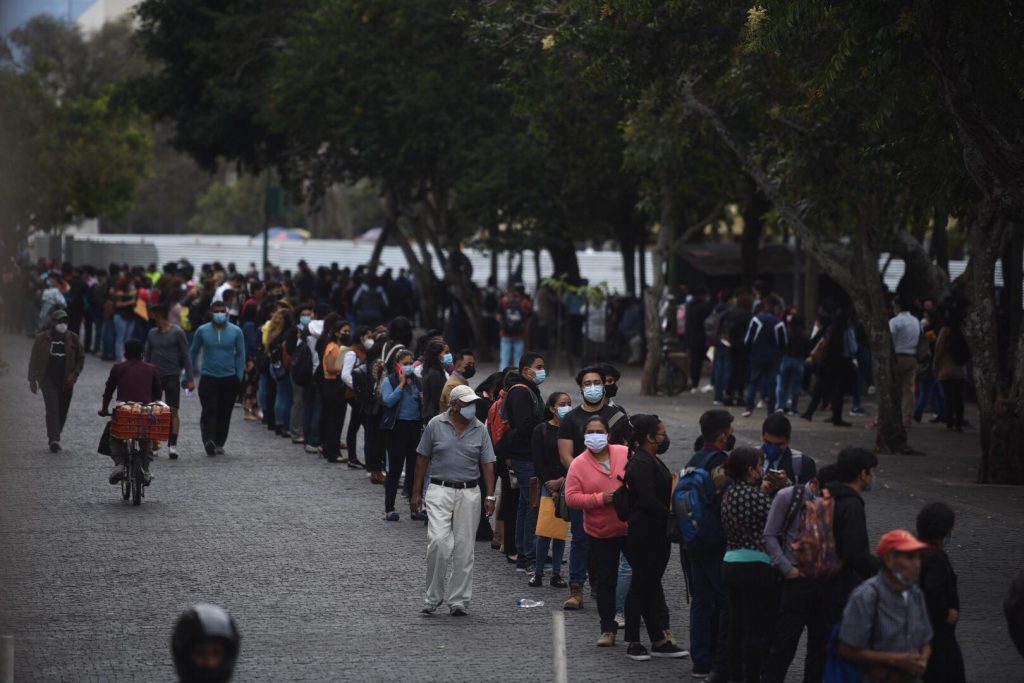 feria de empleo en plaza de la Constitución