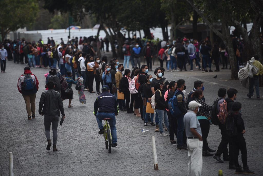 feria de empleo en plaza de la Constitución