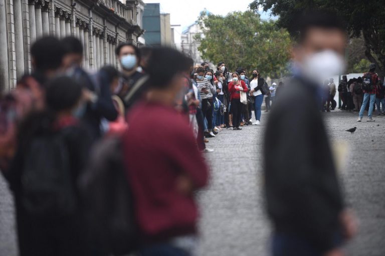 feria de empleo en plaza de la Constitución