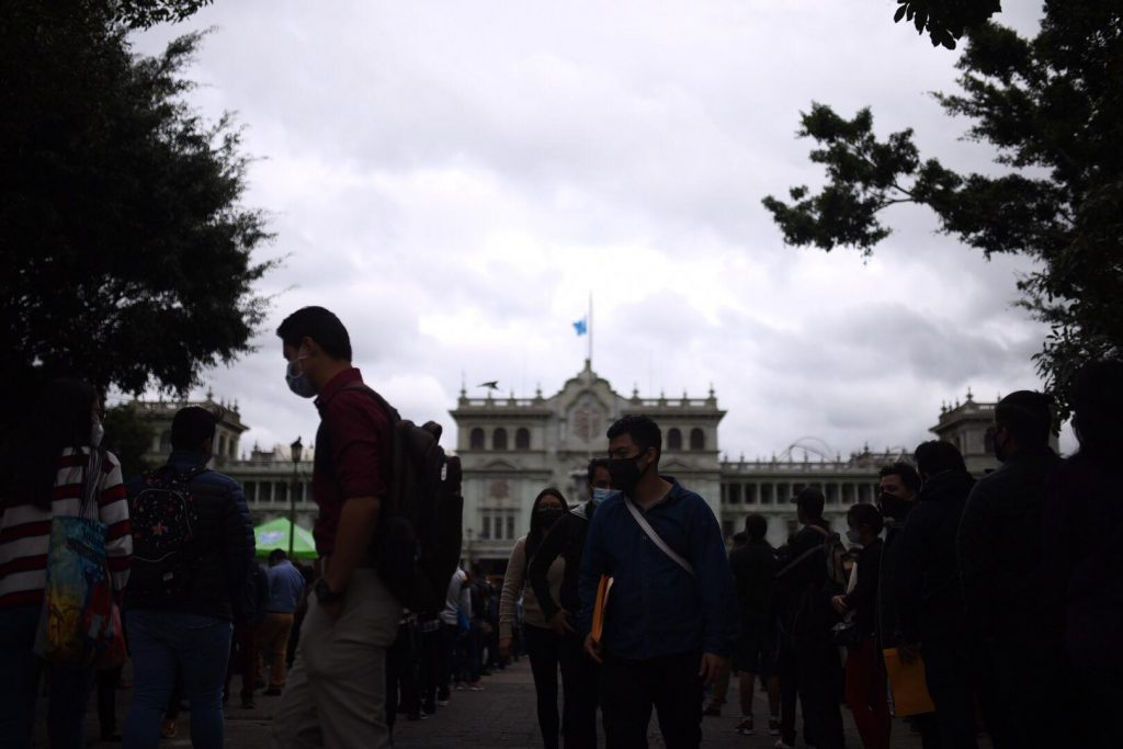 feria de empleo en plaza de la Constitución