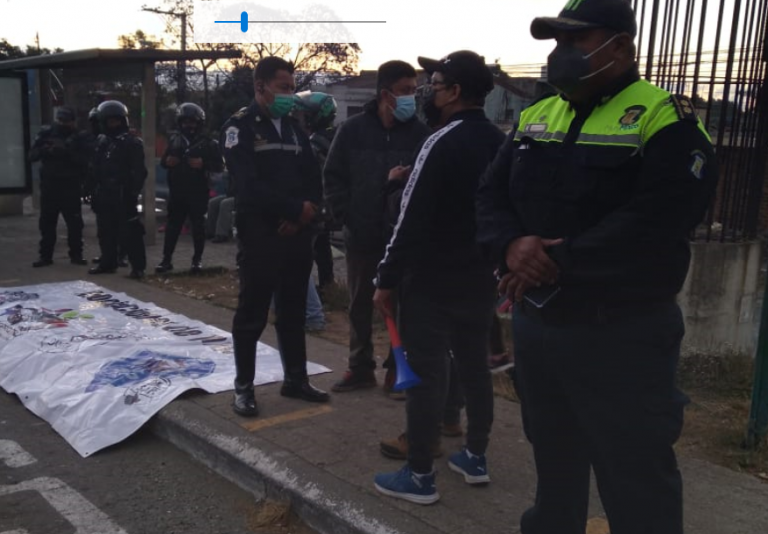 manifestación de taxistas en calzada Roosevelt