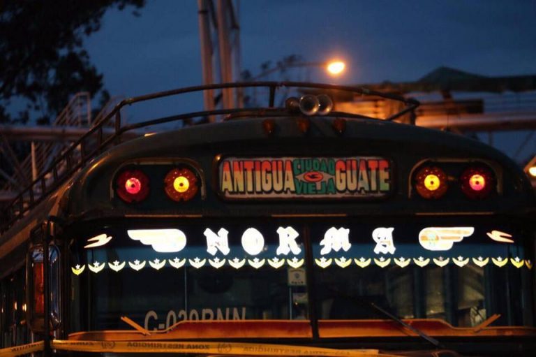 buses en Antigua Guatemala