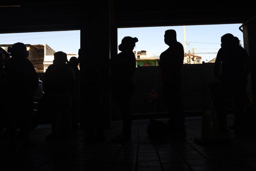 Personas viajan desde el Cenma en Semana Santa