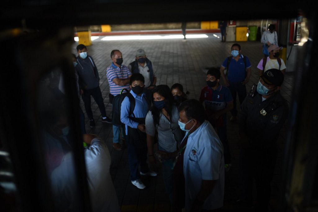 Personas viajan desde el Cenma en Semana Santa