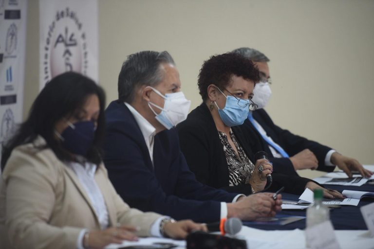 ministerio de Salud explica situación de hospitales en tercera ola de Covid-19