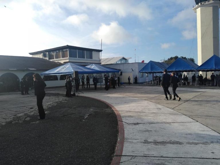 familiares de víctimas de la masacre en Tamaulipas esperan repatriación de cuerpos en la Fuerza Aérea Guatemalteca