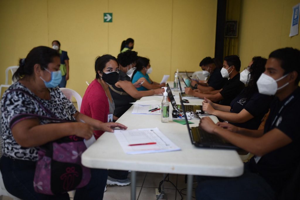 vacunan contra Covid-19 a personal de salud de hospitales privados