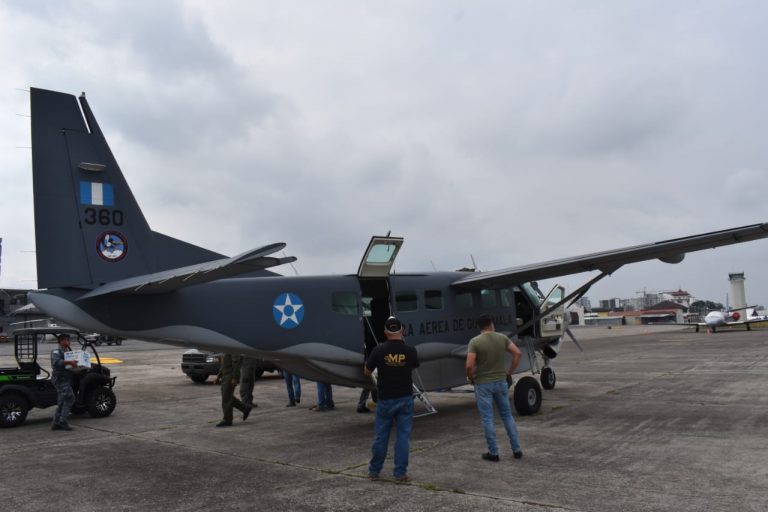 Personal del Ministerio Público (MP) se traslada a la Sierra Lacandón, en donde fue localizada droga y una aeronave incinerada.