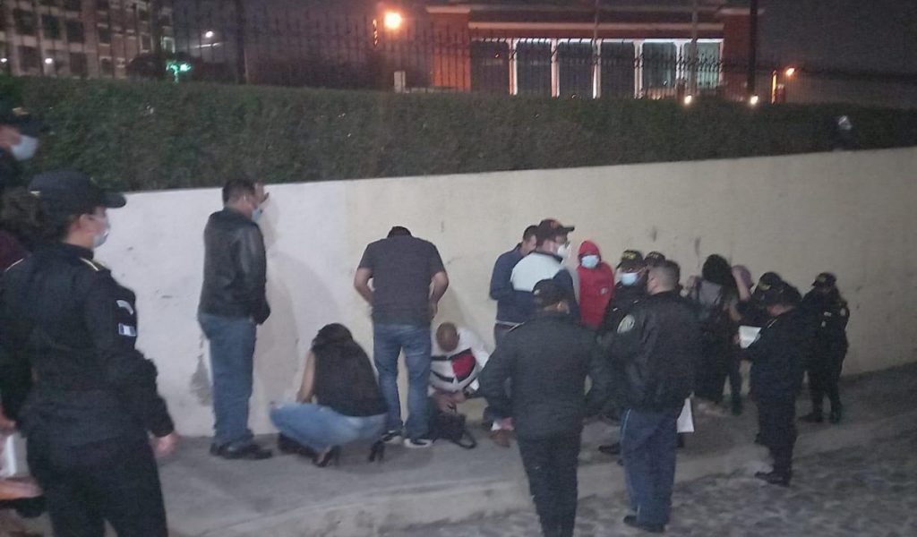 La PNC capturó a 140 personas en las últimas 24 horas. De esas, 83 incumplieron las medidas de seguridad contra el COVID-19.