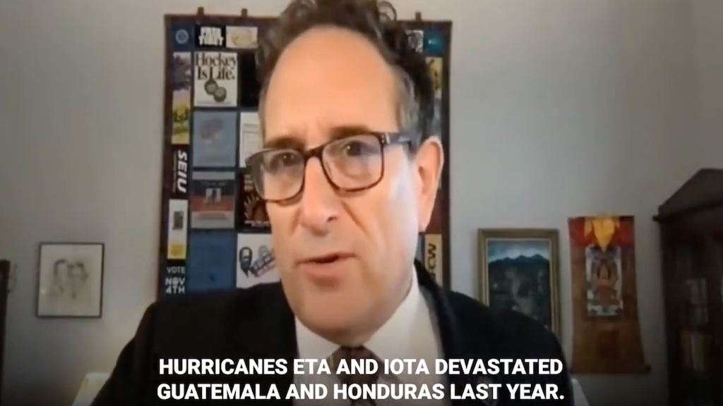 El representante Andy Levin indicó que el cambio climático es una causa de la migración irregular.