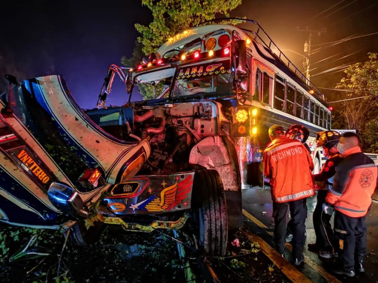 Bus de Transportes Orellana se accidenta en la ruta a La Antigua