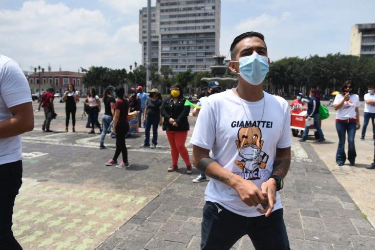 Trabajadores de restaurantes y centros nocturnos protestan contra Ley Seca