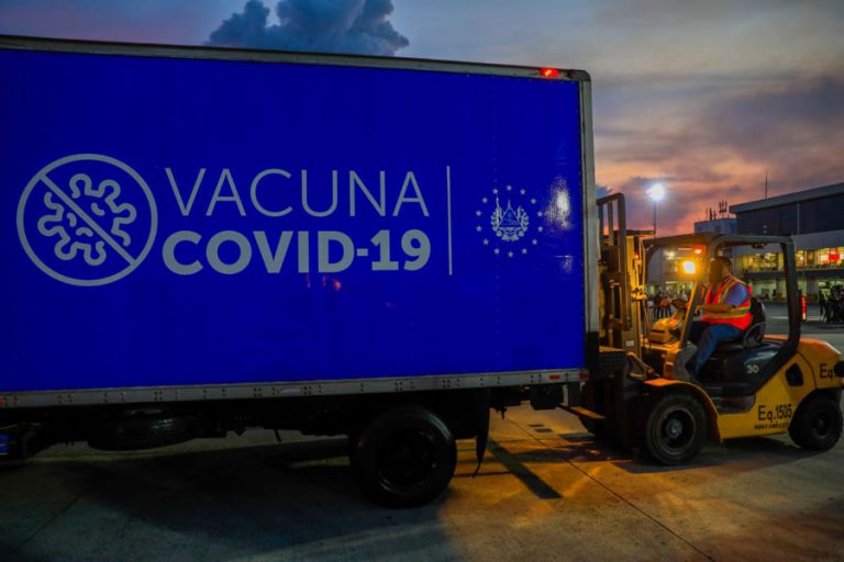 El Salvador recibe nuevo lote de vacunas