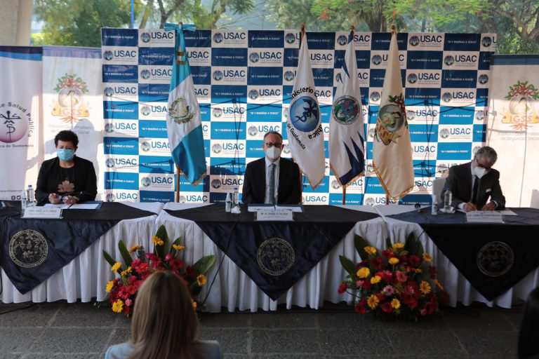 Covid-19: Inauguran puestos de vacunación en campus centra de la Usac